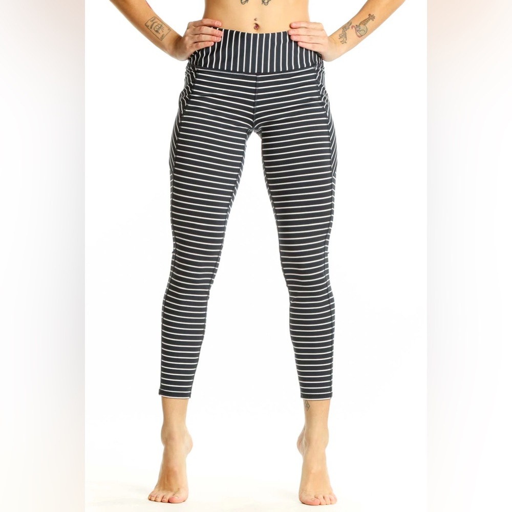 Athleta | Striped Black and White legging | NWOT | xs